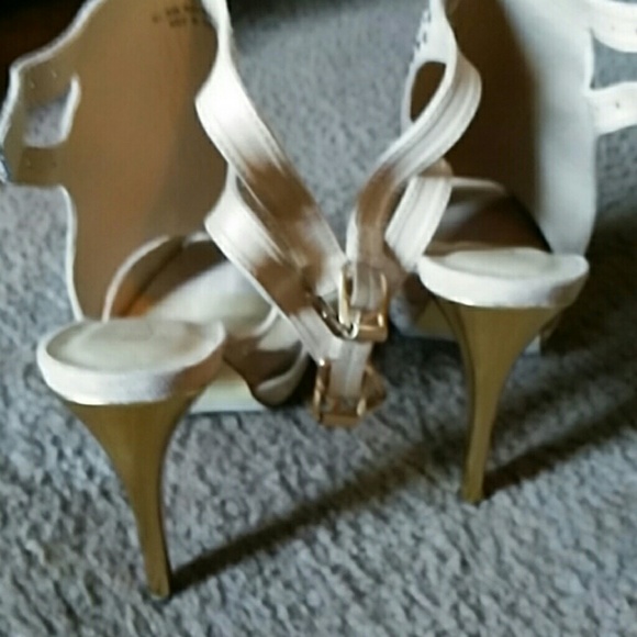 Ladies sparkly gold heels - Picture 3 of 4