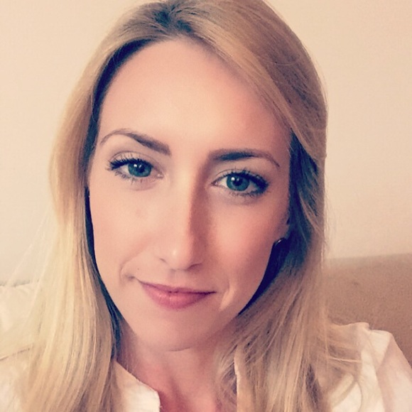 Meet your Posher, Stephanie - Picture 2 of 3