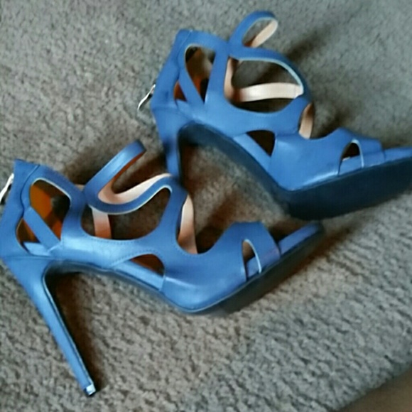 Navy blue NWOT high heels - Picture 2 of 3
