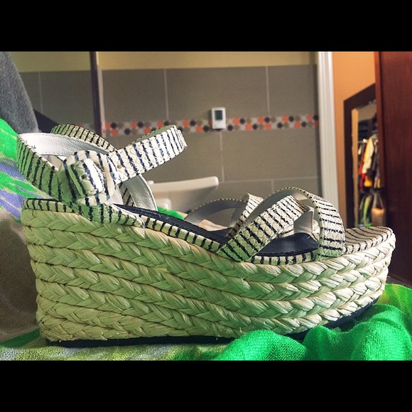 Alice and Olivia platform sandals - Picture 3 of 4