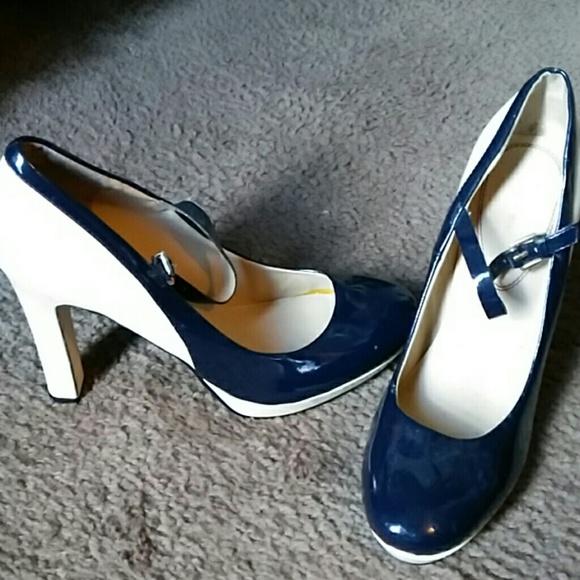 Navy and Cream ladies heels - Picture 2 of 4