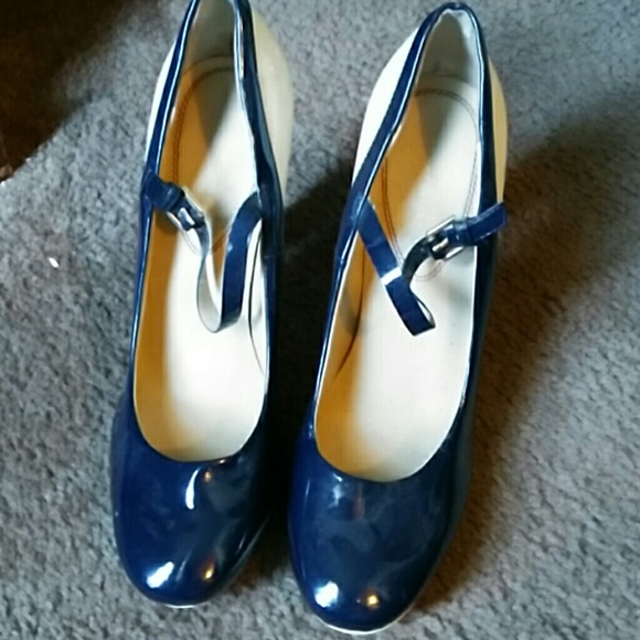 Navy and Cream ladies heels - Picture 4 of 4