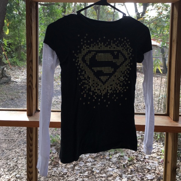 A thumb hole superwoman shirt from Nastia.