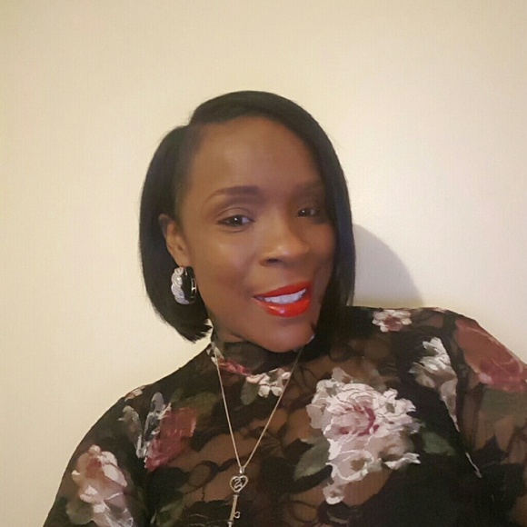 Meet your Posher, Dequtia