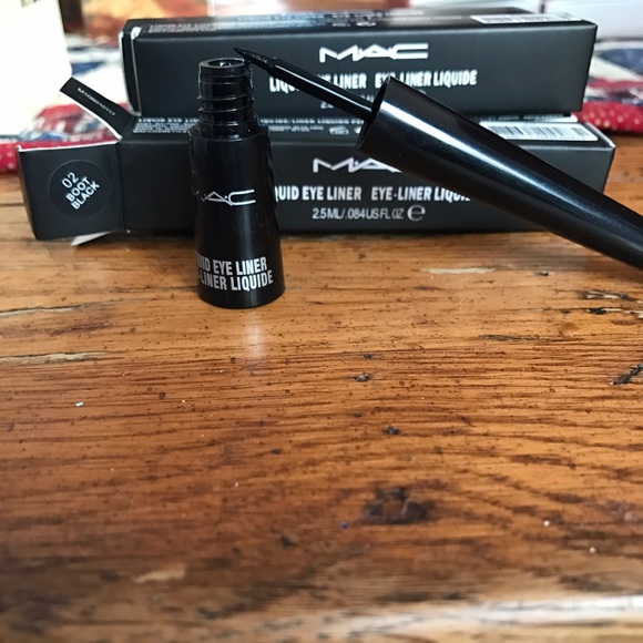 MAC Eyeliner - Picture 2 of 3