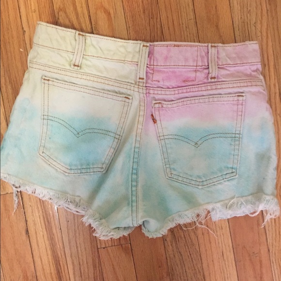 Highwaisted multicolored Levi denim shorts
