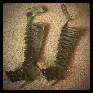 ‼️SELL‼️OLIVE GREEN STRAP UP SANDALS 🚨🔥