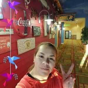 Meet your Posher, Larissa