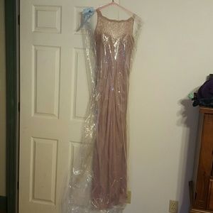 Rose gold bridesmaid dress, only worn once. size 6