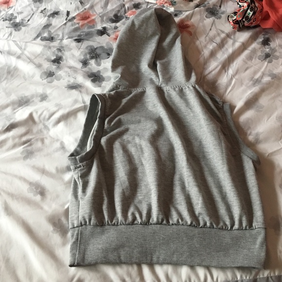 Crop top - Picture 2 of 2