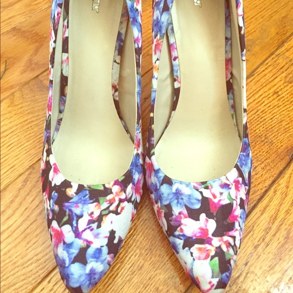 Floral Pumps 👠