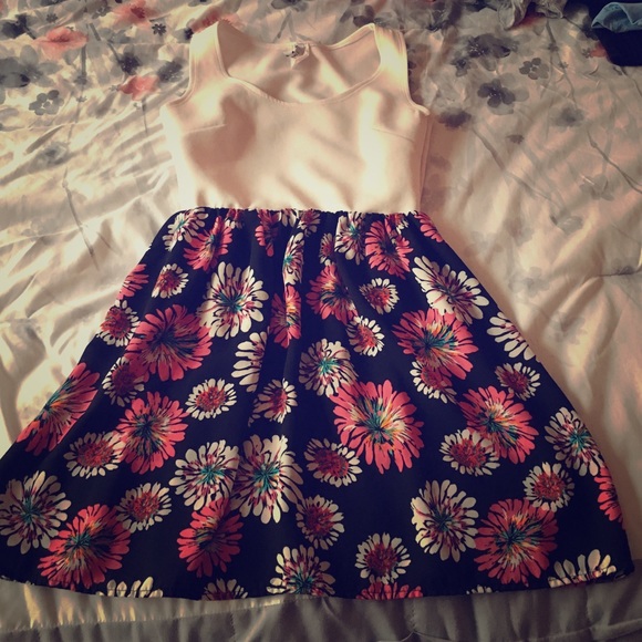 Dress - Picture 1 of 2