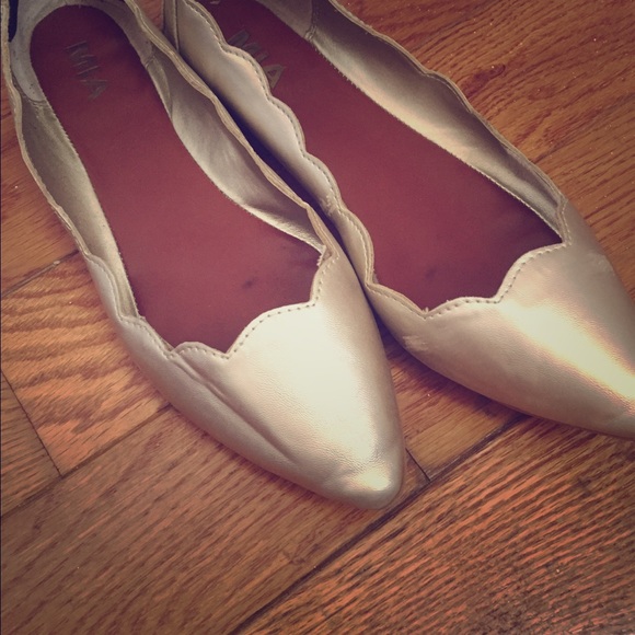 Gold Scalloped Ballet Flat