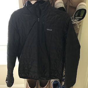 Black puffer Patagonia pull over