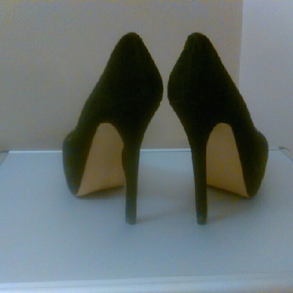 Heels - Picture 2 of 2