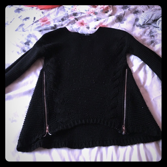 Sweater - Picture 1 of 2