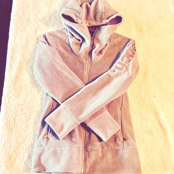 Bench Zip Up Hoodie sz. S