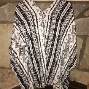 Francesca's Aztec print kimono