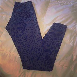 Lululemon wunder under pant, size 8