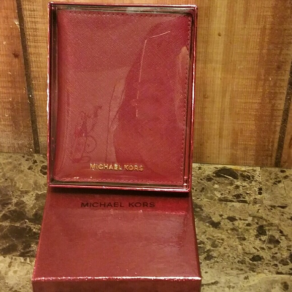 Sold Authentic Michael kors PASSPORT WALLET - Picture 1 of 4