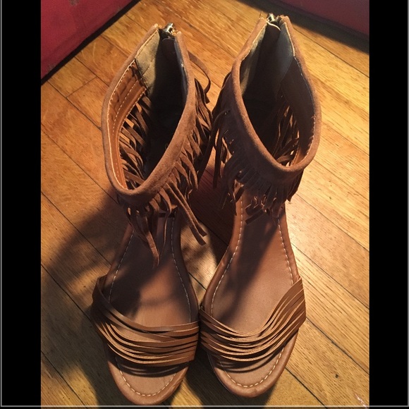 Fringe heels - Picture 2 of 4