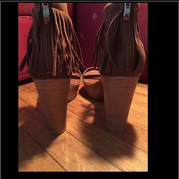 Fringe heels - Picture 3 of 4