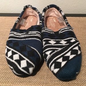 TOMS TRIBAL SLIP ONS W FUR LINING