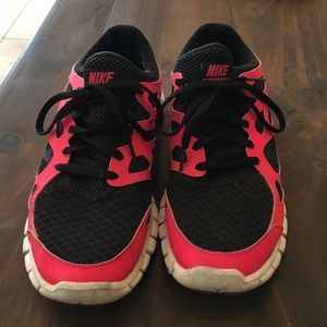 Nike free tennis shoes