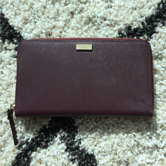 💯 Authentic Kate Spade Talla Travel Wallet