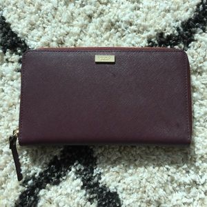 💯 Authentic Kate Spade Talla Travel Wallet
