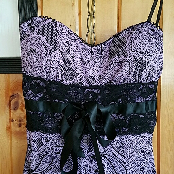 Purple paisley sleeveless top - Picture 2 of 3