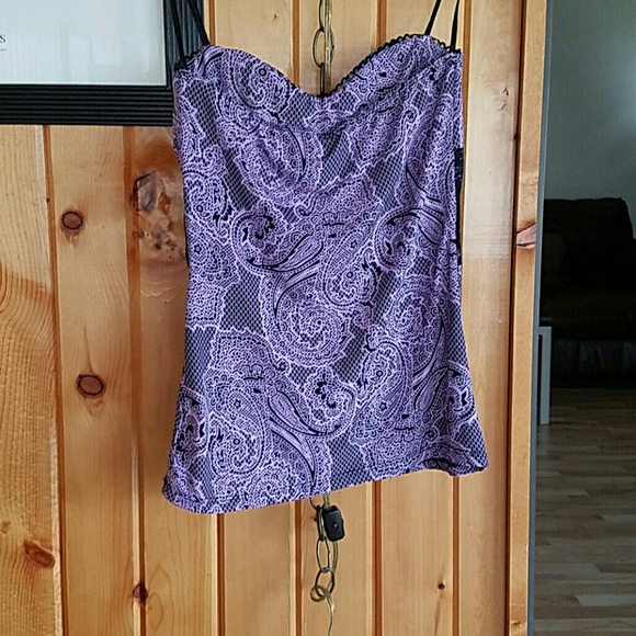 Purple paisley sleeveless top - Picture 3 of 3