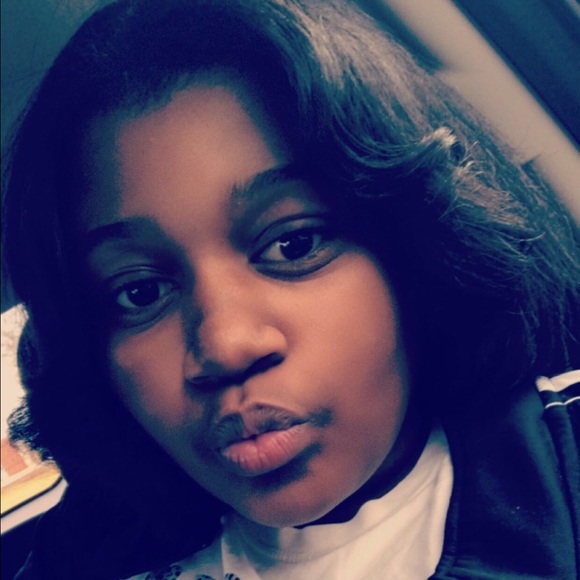 Meet your Posher, Destinee