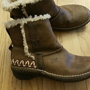 Ugg cove boot.