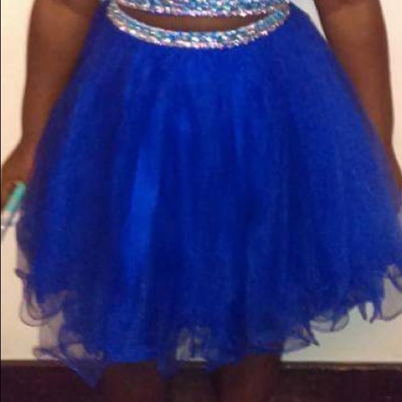 Formal dress - Picture 2 of 4