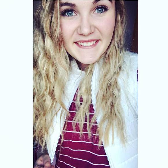 Meet your Posher, Mikinzi - Picture 1 of 1