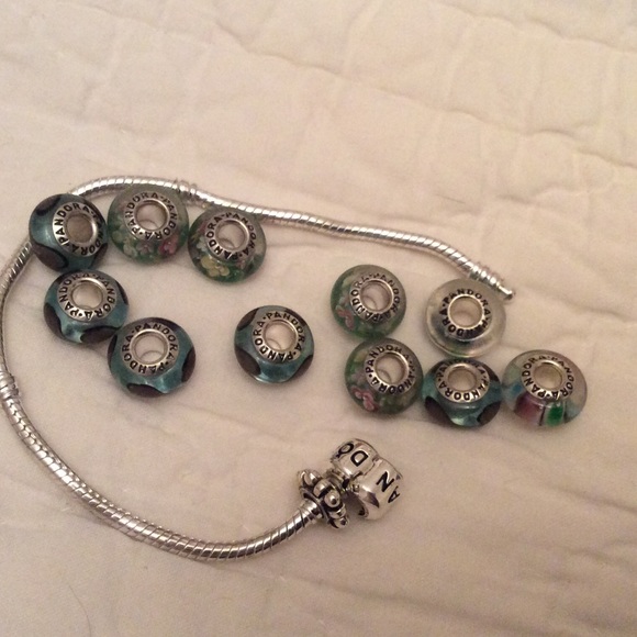 7 1/2 inch Pandora bracelet with 11 pandora beads