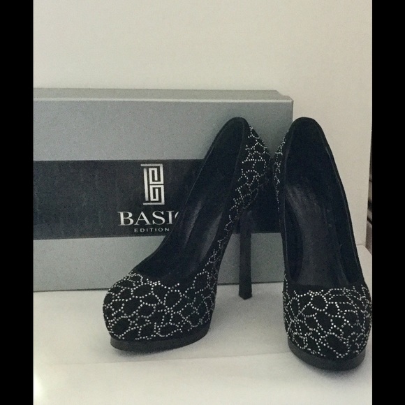 Basic Edition Pumps - Picture 2 of 3