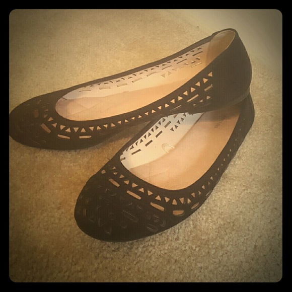 🛇SOLD!!🛇Black Patterened Flats - Picture 1 of 4