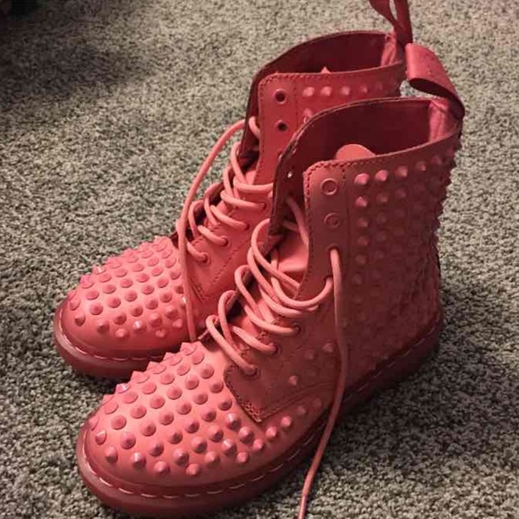 studded hot pink docs 💕🎀