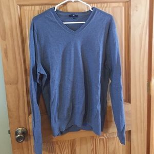 Men's blue v-neck sweater from gap