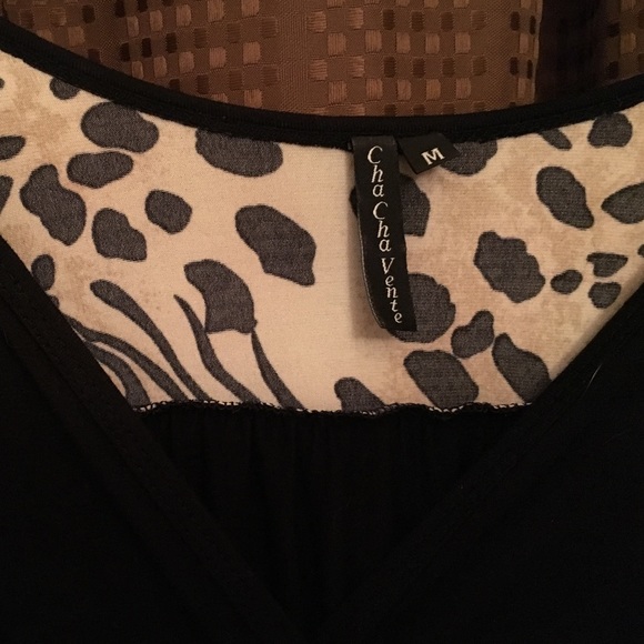 Cute knit top. Black with animal print - Picture 3 of 3