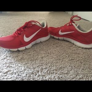 Women's size 9 1/2 could fit a 9 also.