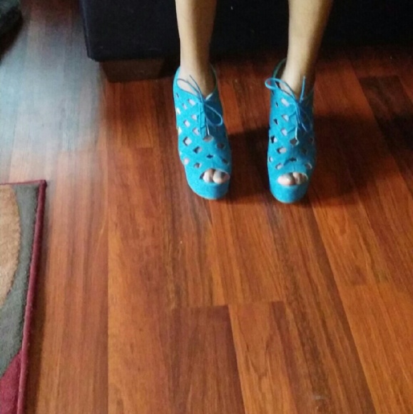 Shoes wedge pump never worn outside