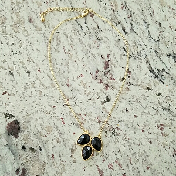 New black teardrop neclace