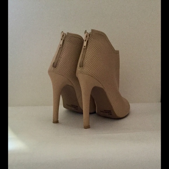 Open toe booties - Picture 3 of 5