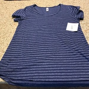 BNWT Lularoe Classic T - Size M