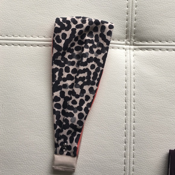 Lululemon headbands, 10$ each 💋 - Picture 2 of 4