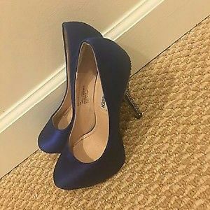 Steve Madden Round Toe Pumps