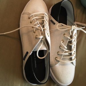 adorable Tommy Hilfigure sneakers ( brand new)